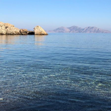 Hotel George Agios Kirykos  Bagian luar foto