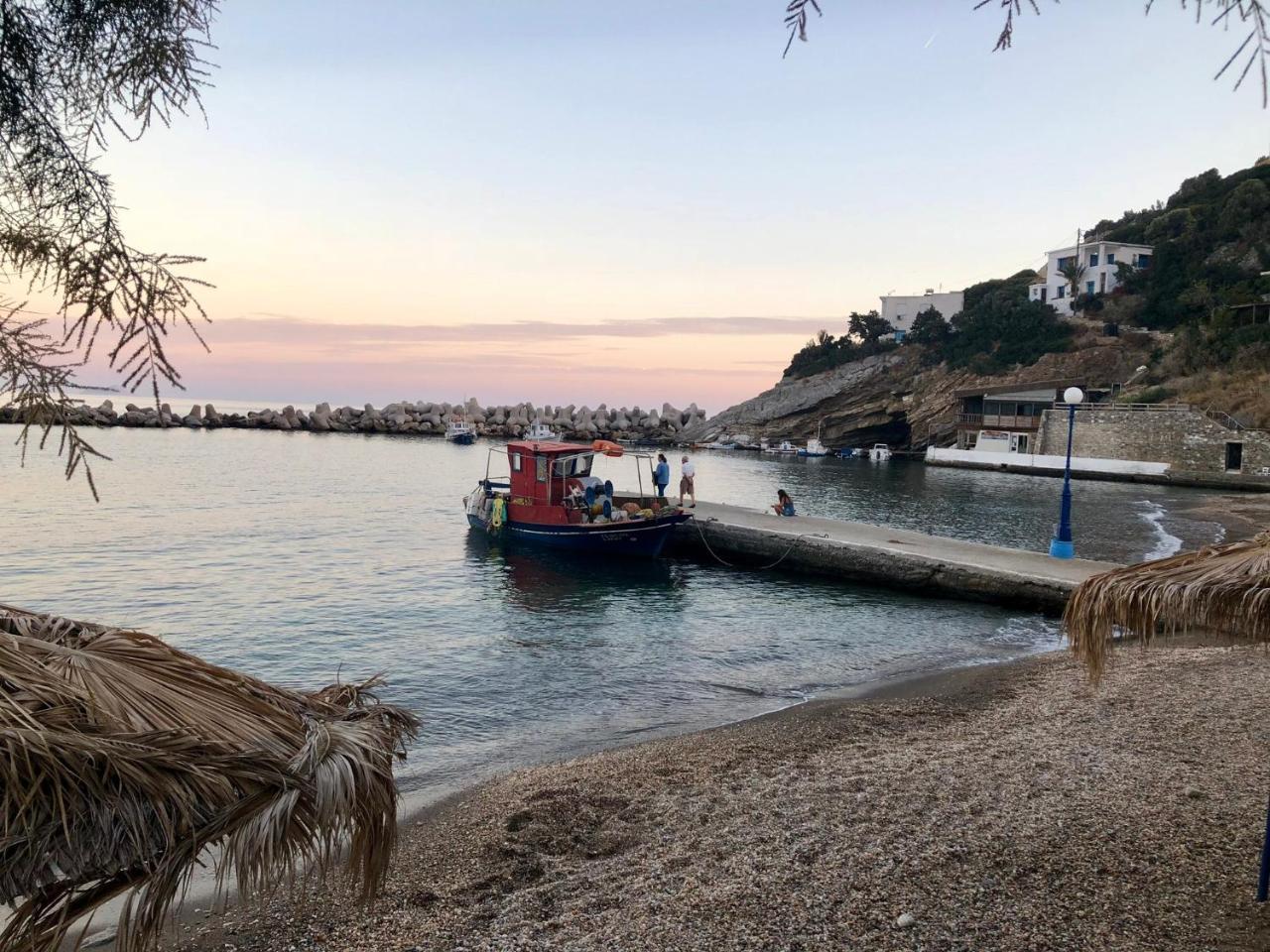 Hotel George Agios Kirykos  Bagian luar foto